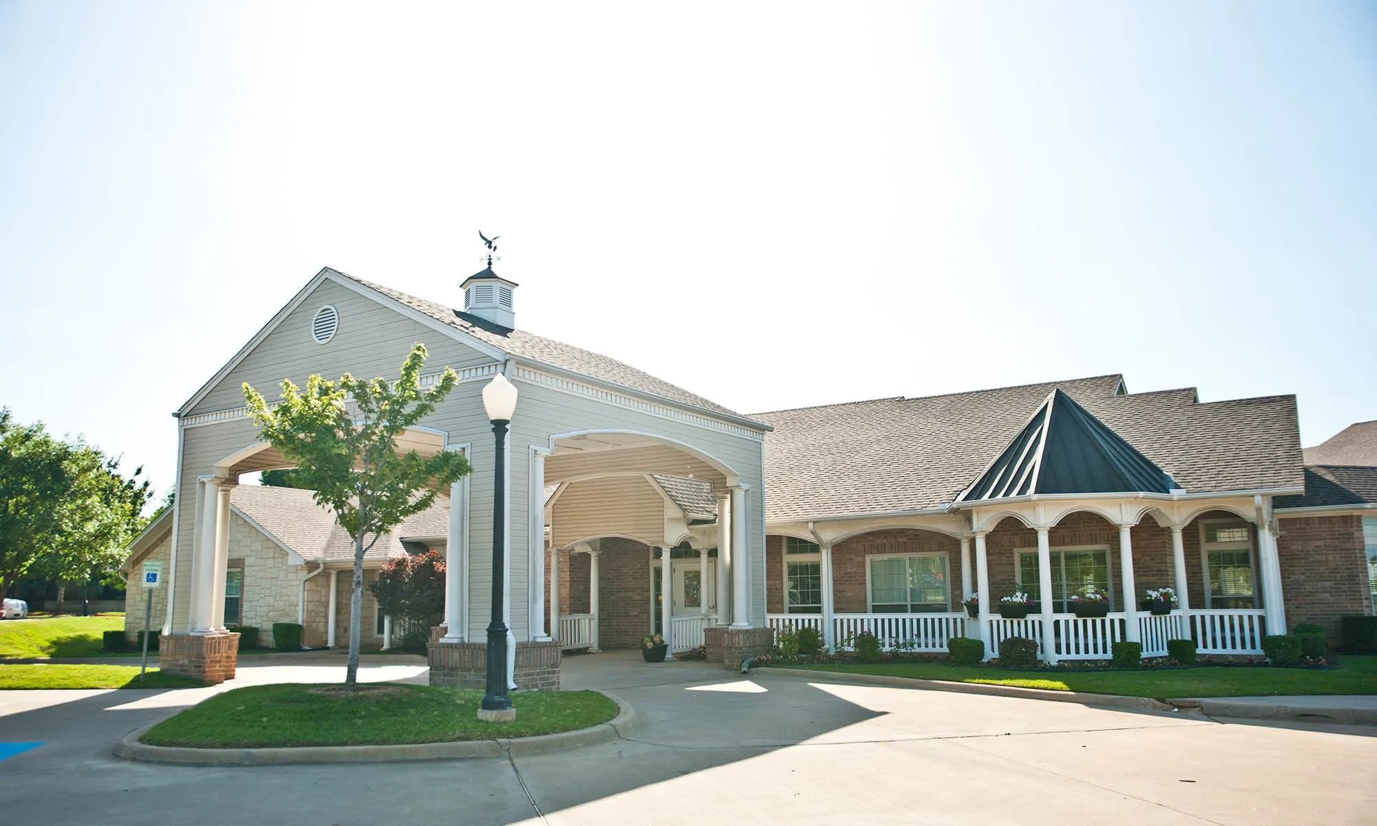 Rambling Oaks Courtyard Extensive Care Community in Highland Village